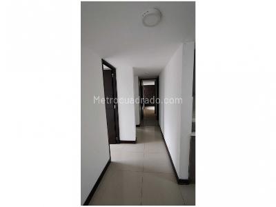 Apartamento de 4 alcobas en venta en Loma De Los Bernal, Medellín, 99 m² · foto 10 de 20