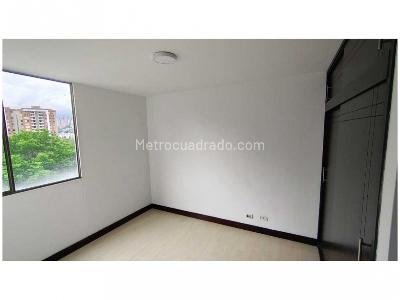 Apartamento de 4 alcobas en venta en Loma De Los Bernal, Medellín, 99 m² · foto 15 de 20