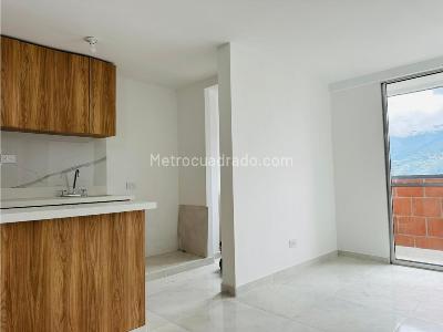 Apartamento de 3 alcobas en venta en Niquia, Bello, 54 m² · foto 2 de 16