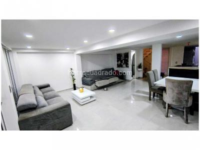 Casa de 3 alcobas en venta en Loma De Los Bernal, Medellín, 228 m² · foto 2 de 20