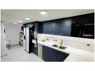 Casa de 3 alcobas en venta en Loma De Los Bernal, Medellín, 228 m² · foto 6 de 20