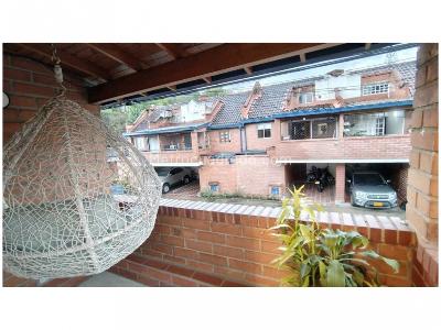 Casa de 3 alcobas en venta en Loma De Los Bernal, Medellín, 228 m² · foto 14 de 20