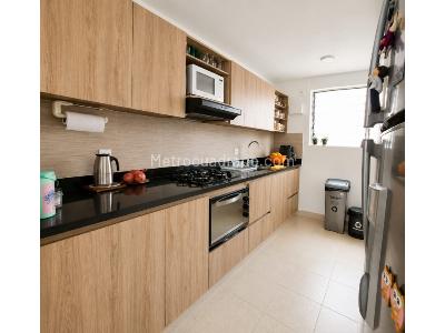 Apartamento de 3 alcobas en venta en Castallena, Medellín, 79 m² · foto 3 de 20