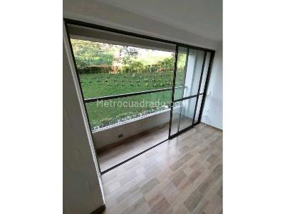 Apartamento en venta en Loma De Los Bernal, Medellín · foto 3 de 20