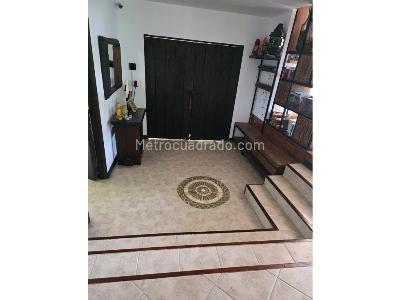 Casa de 4 alcobas en venta en Sabaneta, Sabaneta, 249 m² · foto 2 de 20