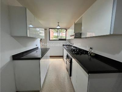 Apartamento de 3 alcobas en venta en El Poblado, Medellín, 136 m² · foto 3 de 10
