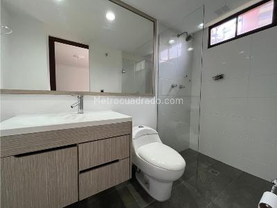 Apartamento de 3 alcobas en venta en El Poblado, Medellín, 136 m² · foto 9 de 10