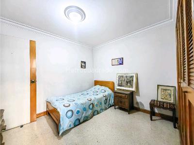 Apartamento de 3 alcobas en venta en Laureles, Medellín, 132 m² · foto 18 de 20
