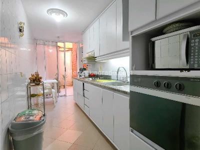 Apartamento de 3 alcobas en venta en Laureles, Medellín, 132 m² · foto 9 de 20