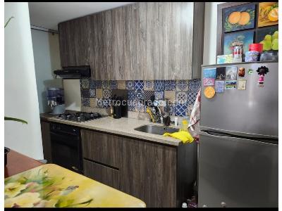 Apartamento en venta en La Almeria, Medellín · foto 4 de 13