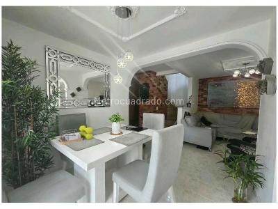Casa de 3 alcobas en venta en La Mota, Medellín, 80 m² · foto 3 de 18