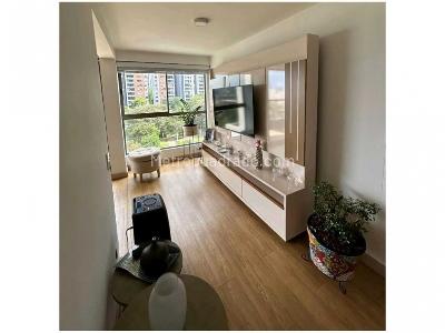 Apartamento en venta en Loma De Los Bernal, Medellín · foto 2 de 8