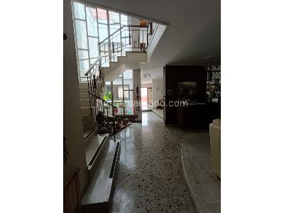 Casa de 4 alcobas en venta en Belen, Medellín, 218 m² · foto 2 de 6