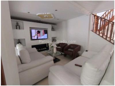 Casa de 3 alcobas en venta en Calasanz, Medellín, 88 m² · foto 2 de 18
