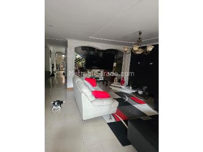 Casa de 4 alcobas en venta en Maria Auxiliadora, Sabaneta, 360 m² · foto 2 de 20