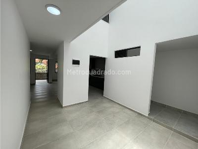 Casa de 3 alcobas en venta en Belen Miravalle, Medellín, 109 m² · foto 4 de 10