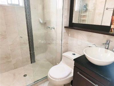 Apartamento de 3 alcobas en venta en Los Colores, Medellín, 82 m² · foto 10 de 17