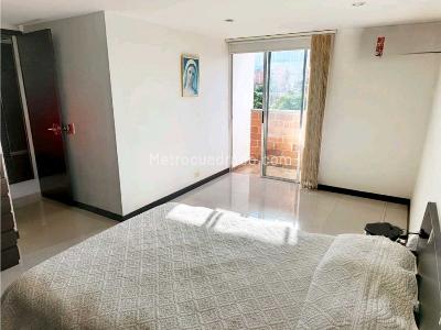 Apartamento de 3 alcobas en venta en Los Colores, Medellín, 82 m² · foto 11 de 17