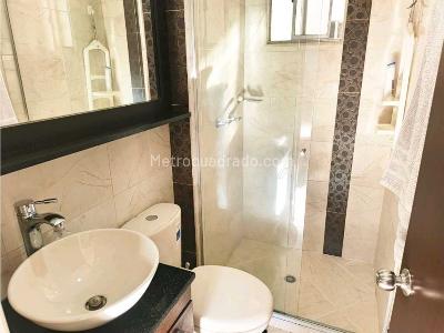 Apartamento de 3 alcobas en venta en Los Colores, Medellín, 82 m² · foto 12 de 17