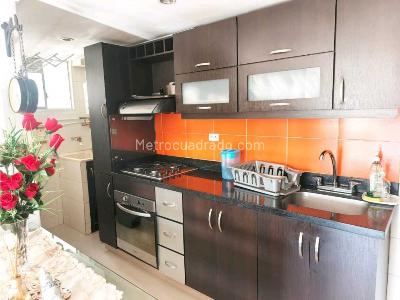 Apartamento de 3 alcobas en venta en Los Colores, Medellín, 82 m² · foto 5 de 17