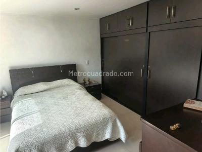 Apartamento de 3 alcobas en venta en Los Colores, Medellín, 82 m² · foto 8 de 17