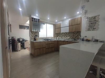 Apartamento de 3 alcobas en venta en Laureles, Medellín, 151 m² · foto 2 de 20