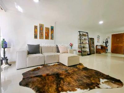 Apartamento de 2 alcobas en venta en Conquistadores, Medellín, 140 m² · foto 2 de 20