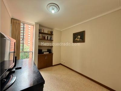 Apartamento de 3 alcobas en venta en Conquistadores, Medellín, 127 m² · foto 9 de 14