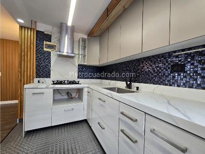 Apartamento en venta en Loma De Los Bernal, Medellín · foto 6 de 17