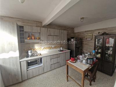 Casa de 5 alcobas en venta en San German, Medellín, 197 m² · foto 2 de 20