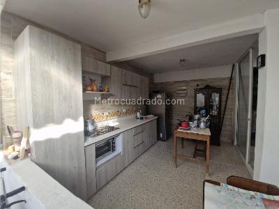 Casa de 5 alcobas en venta en San German, Medellín, 197 m² · foto 3 de 20