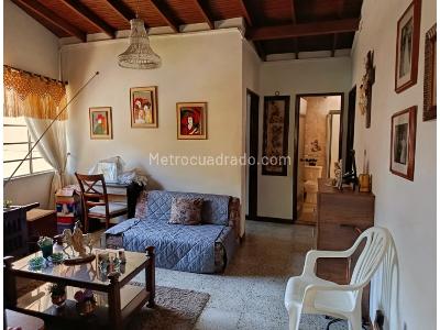 Casa de 5 alcobas en venta en San Javier, Medellín, 293 m² · foto 2 de 19