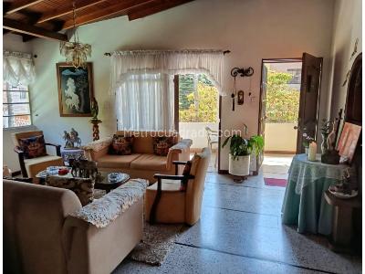 Casa de 5 alcobas en venta en San Javier, Medellín, 293 m² · foto 3 de 19