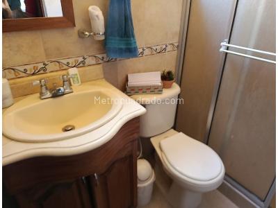 Casa de 5 alcobas en venta en San Javier, Medellín, 293 m² · foto 11 de 19