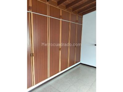 Casa de 4 alcobas en venta en Laureles, Medellín, 250 m² · foto 9 de 17