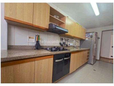Apartamento en venta en Loma De Los Bernal, Medellín · foto 4 de 8