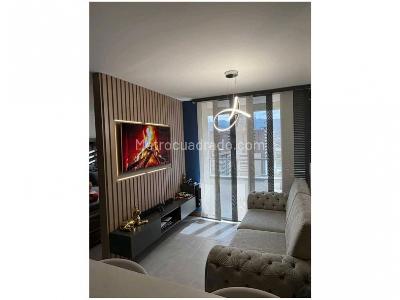 Apartaestudio en venta en Loma De Los Bernal, Medellín, 42 m² · foto 2 de 9