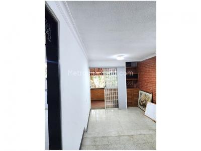 Casa de 3 alcobas en venta en La Pilarica, Medellín, 120 m² · foto 2 de 13