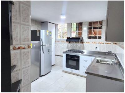 Casa de 3 alcobas en venta en La Pilarica, Medellín, 120 m² · foto 3 de 13