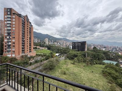 Apartamento de 4 alcobas en venta en El Poblado, Medellín, 131 m² · foto 2 de 19