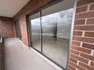 Apartamento de 4 alcobas en venta en El Poblado, Medellín, 131 m² · foto 3 de 19