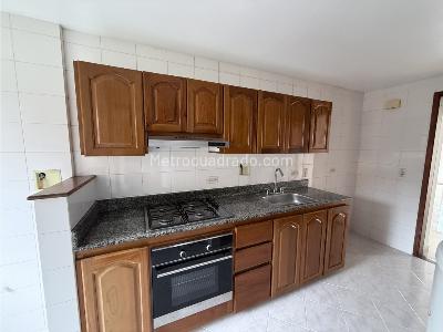Apartamento de 4 alcobas en venta en El Poblado, Medellín, 131 m² · foto 6 de 19