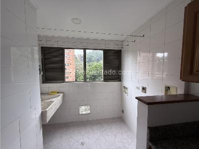 Apartamento de 4 alcobas en venta en El Poblado, Medellín, 131 m² · foto 8 de 19