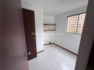 Apartamento de 4 alcobas en venta en El Poblado, Medellín, 131 m² · foto 9 de 19