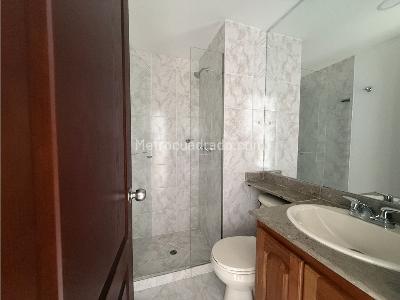 Apartamento de 4 alcobas en venta en El Poblado, Medellín, 131 m² · foto 18 de 19