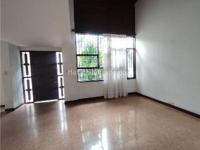 Casa de 3 alcobas en venta en Laureles Las Acacias, Medellín, 140 m² · foto 2 de 20