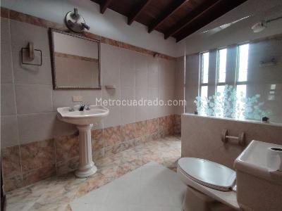 Casa de 3 alcobas en venta en Laureles Las Acacias, Medellín, 140 m² · foto 16 de 20