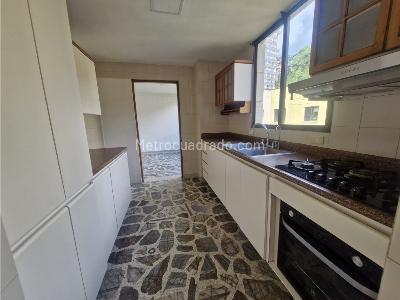 Apartamento de 3 alcobas en venta en Poblado Campestre, Medellín, 140 m² · foto 2 de 20
