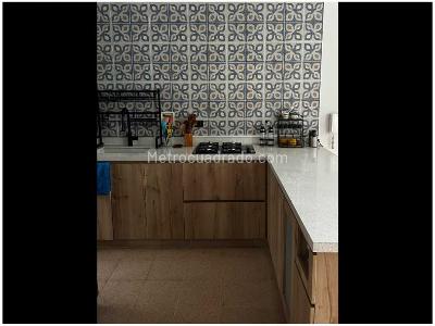Apartamento de 2 alcobas en venta en La Castellana, Medellín, 81 m² · foto 7 de 11