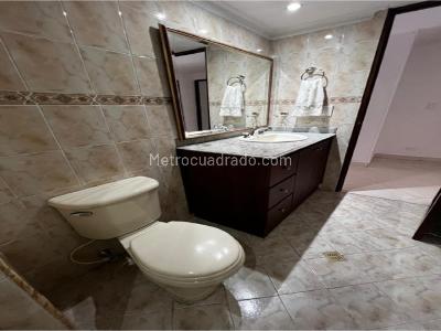 Apartamento de 3 alcobas en venta en Laureles, Medellín, 122 m² · foto 12 de 20